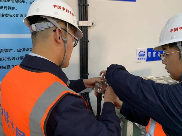 濟(jì)南地鐵3號(hào)線二期建設(shè)駛?cè)肟燔嚨溃骈_啟機(jī)電設(shè)備安裝新階段